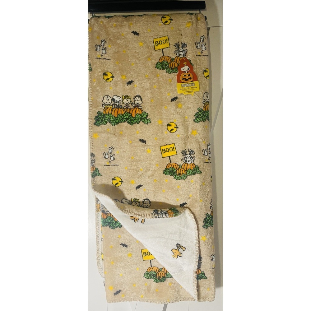 Peanuts Halloween Snoopy Pumpkin Patch VelvetLoft Throw Blanket Berkshire 50x70